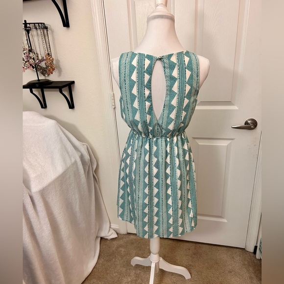 Francesca’s 💚 White & Green Dress 👗S - Picture 4 of 10